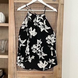 💚BUY 3 for $15💚 💚Banana Republic Halter top Size XSmall black and white print